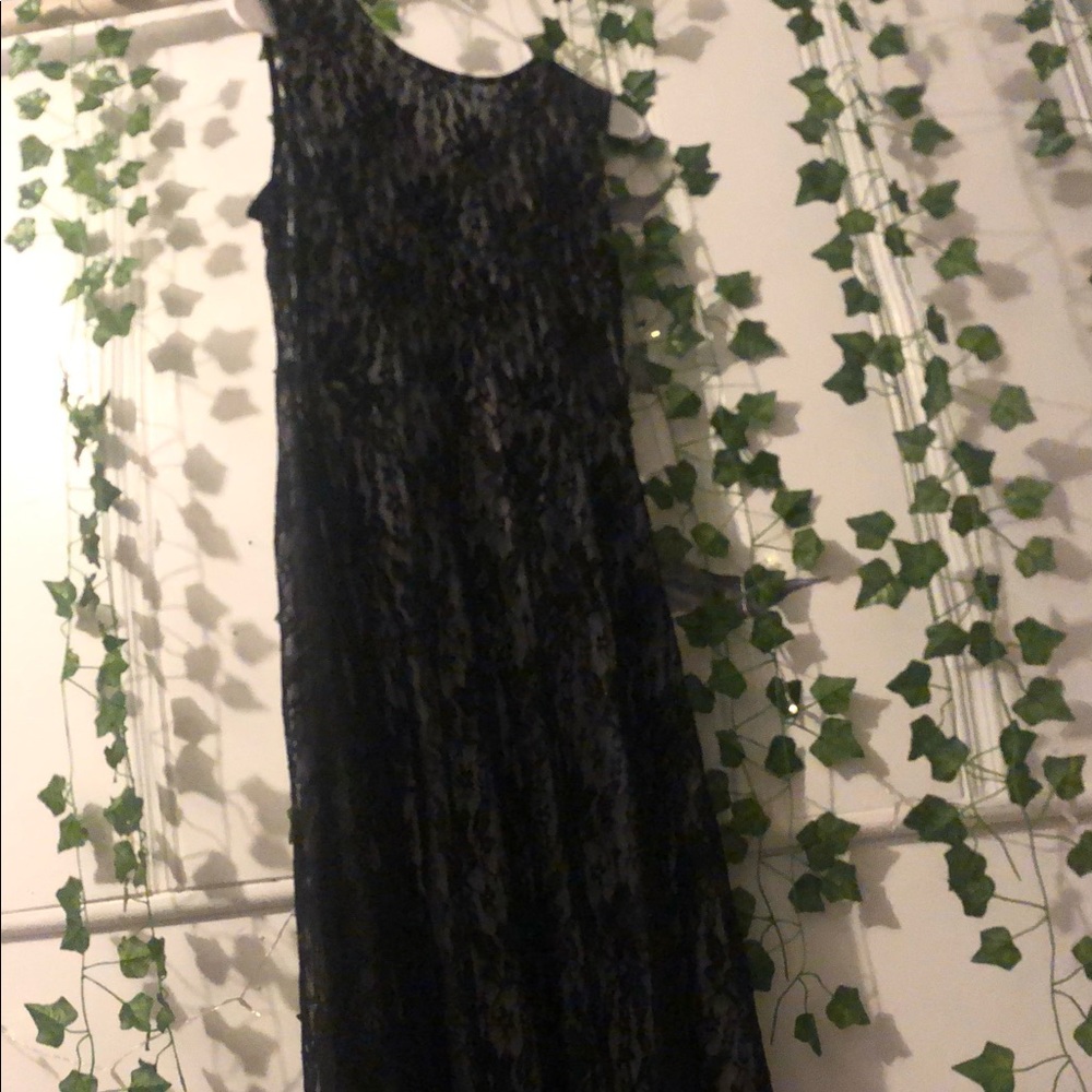 Sleeveless long black dress